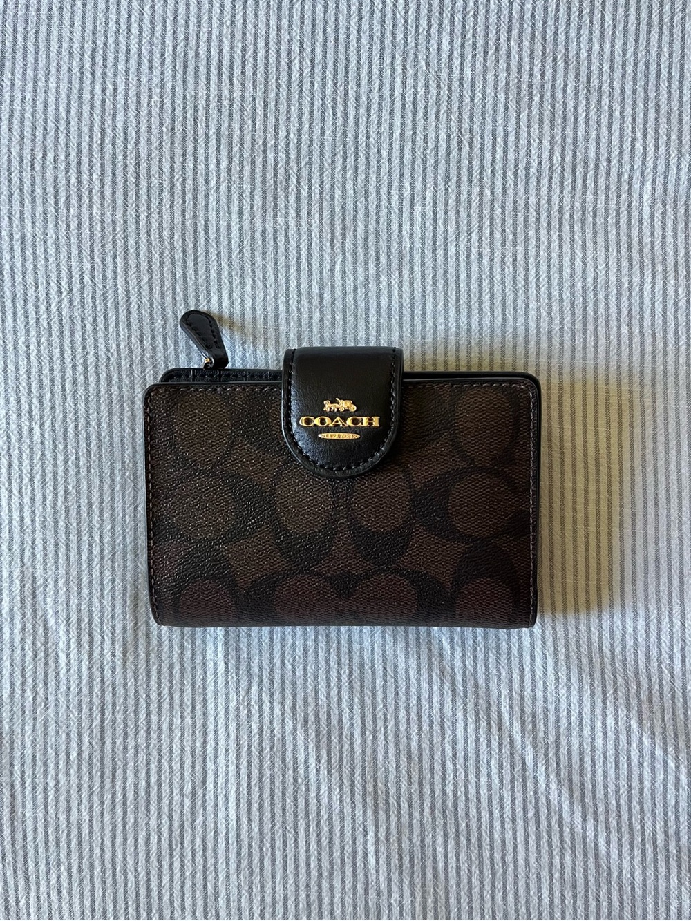 Coach - Medium Corner Zip Wallet